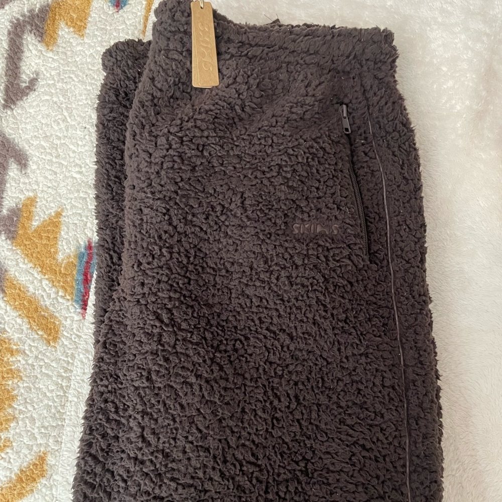 Skims fleece joggers in espresso